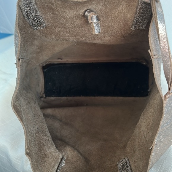 Vera Pelle leather tote in metallic gold - Picture 7 of 11